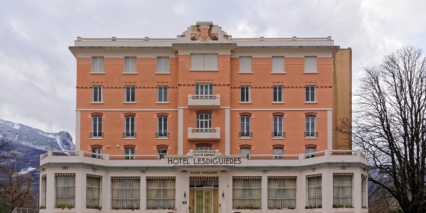 Image of a hotel - luxurious, mid-range, and budget-friendly options available