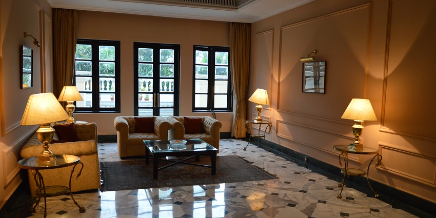 An image of well-known hotels and guesthouses near Kalighat Temple.