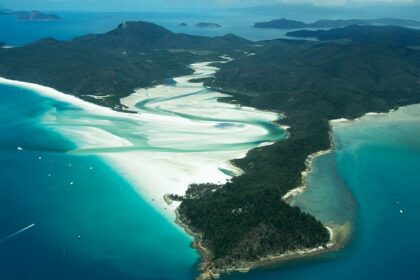 A beautiful view of Whitsunday Islands, located off the coast of Queensland, Australia.