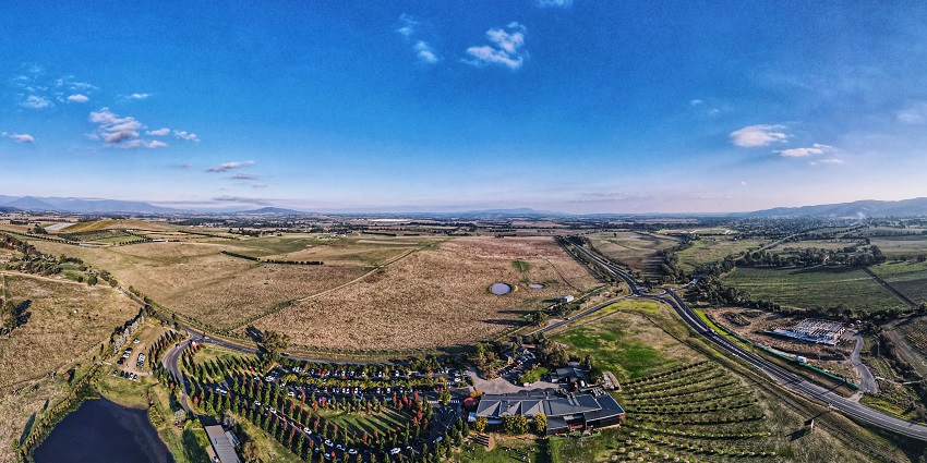 Find peaceful vibes at Yarra Valley, which offers high deserts, bushlands, ocean fronts.
