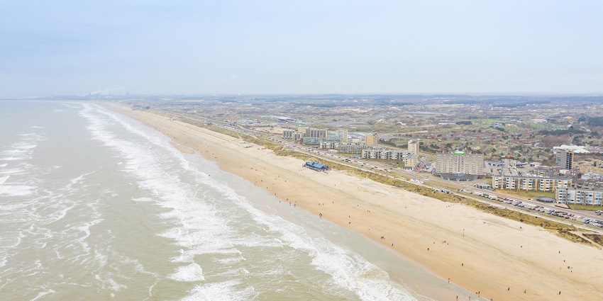Zandvoort Beach, is among the best beaches in Amsterdam for surfers and sunbathers.