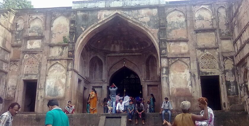 Beautiful and Devotional neelkanth mahadev temple