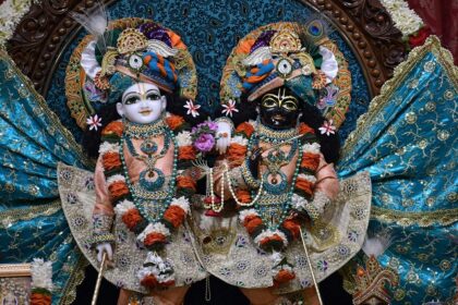 An image of ISKCON Chicago, which displays the exterior portion of the temple, with its surrounding area