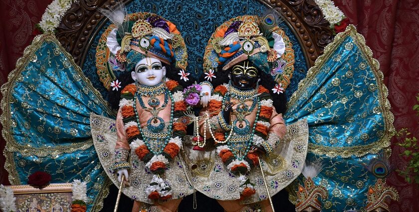 An image of ISKCON Chicago, which displays the exterior portion of the temple, with its surrounding area