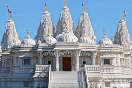 A panoramic view of BAPS Shri Swaminarayan Mandir in the city of Toronto, Canada.