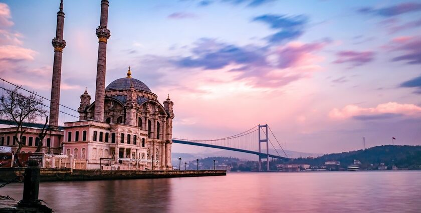 Things to do in Istanbul include exploring historical sites, vibrant markets, and diverse cultures.