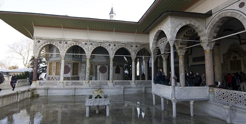 Topkapi Museum Palace showcasing treasures, architecture and artifacts.