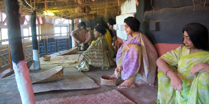 Prachin Konkan Museum is designed to recreate the life of ancient Konkan villages.