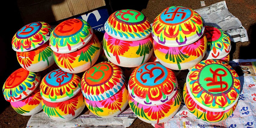 Makar Sankranti is the harvest festival of Bihar and is celebrated with great enthusiasm.
