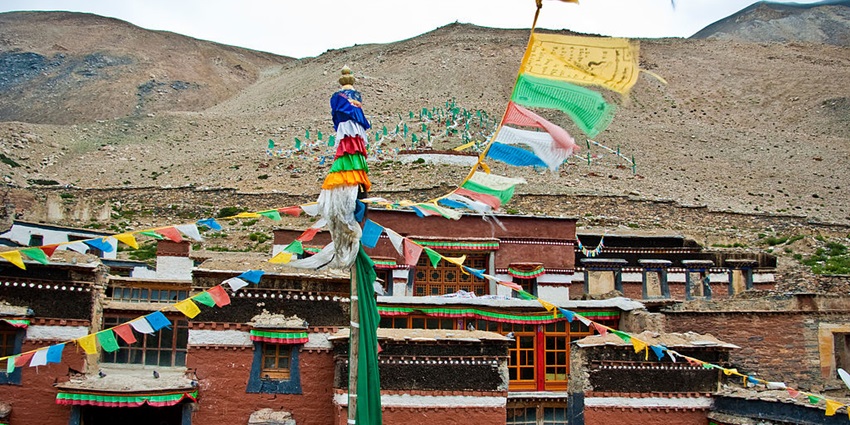 Scenic snapshot of the base camp of mount everest in Tibet