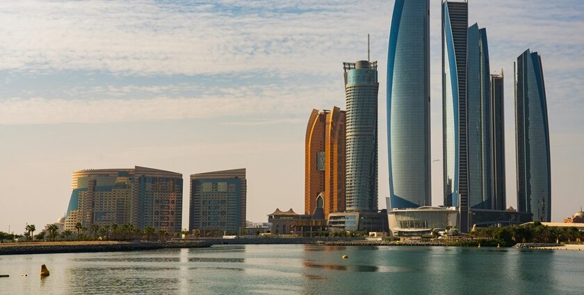 Abu Dhabi travel guide highlights the architecture, culture, beaches, and heritage.