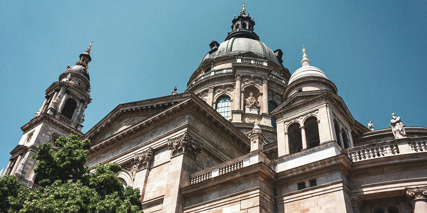 A picture of the dome of St. Stephen's Basilica, showcasing its intricate architecture.