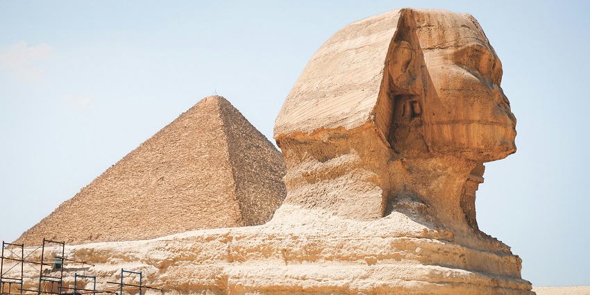 The pyramids of Giza have been illuminated, one of the best things to do cairo.