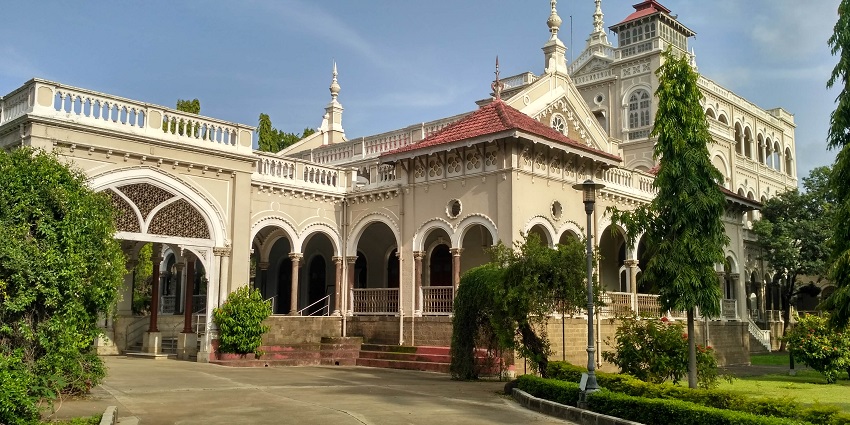 An iconic landmark associated with India’s freedom struggle and Gandhi in Pune.