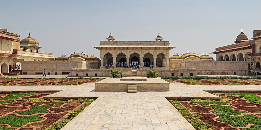 Front view of the Agra Fort in Agra, as mentioned in the India travel guide.