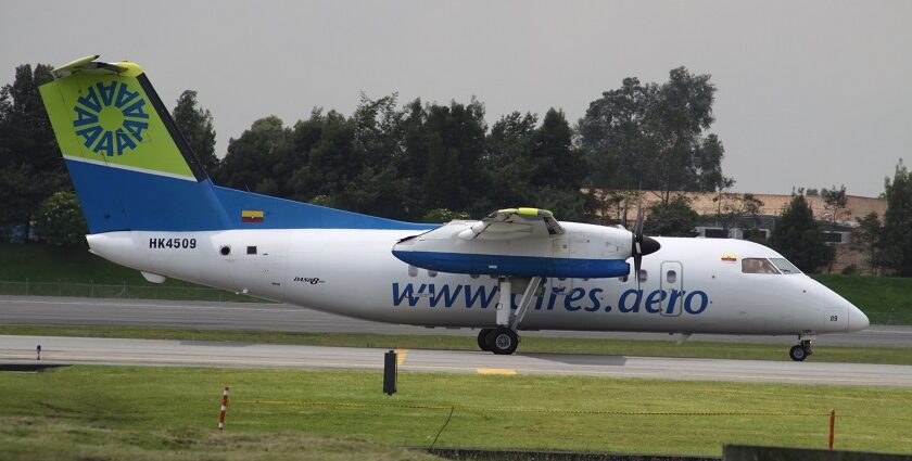 A famous Boeing landing in one of the airports in Colombia.