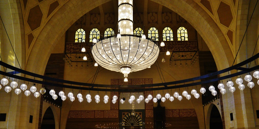 Al Fateh Grand Mosque is stunning mosque is known for its spiritual significance.