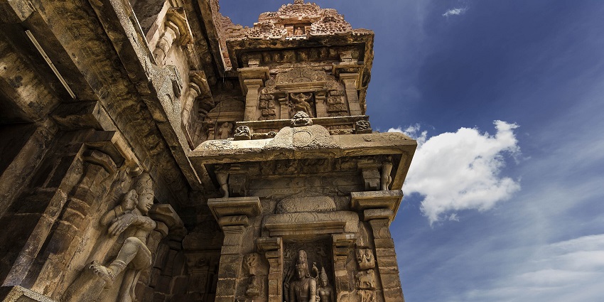 Connect to your spiritual self and meditate with your spouse at Alakhnath temple, one of the places to visit in Bareilly for couples.