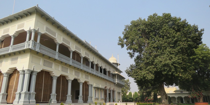 take a stroll at the history of the holy city at allahabad museum