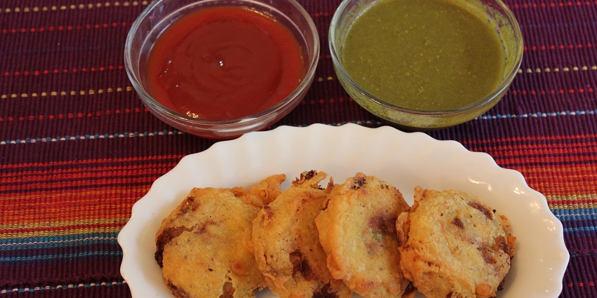 Perfect snack with spiced potato filling which is deep-fried to golden perfection.