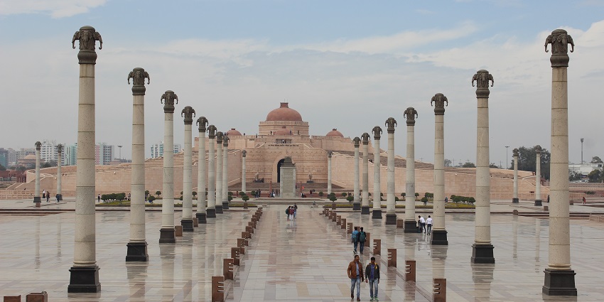 Spend some good quality time with your partner at Ambedkar memorial park.
