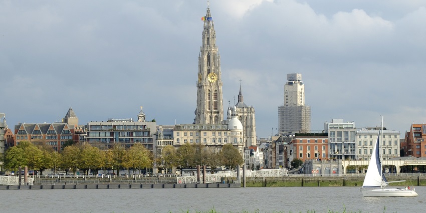 Antwerp is a place which offers the evening over delicious cuisines and beers.