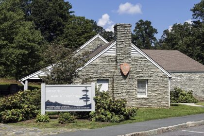 A picture of the Museum of North Carolina Minerals on the Blue Ridge Parkway.