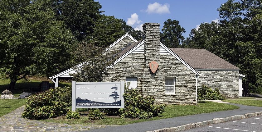 A picture of the Museum of North Carolina Minerals on the Blue Ridge Parkway.