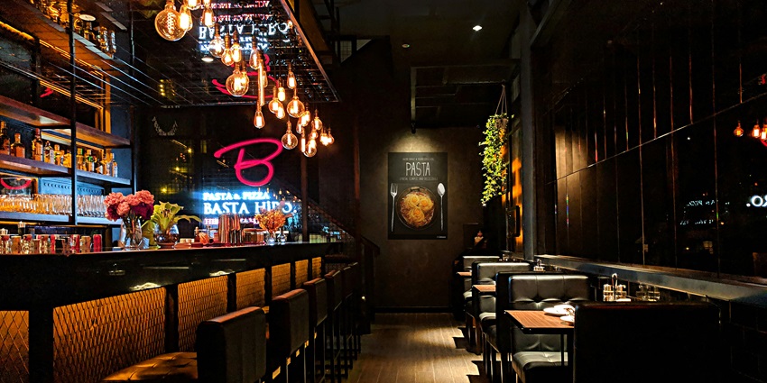 A well-lit nightclub, which is one of the best places to visit in Dehradun at night