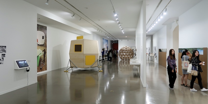 Attend art exhibitions and lectures at the art gallery at the Vancouver Art Gallery.