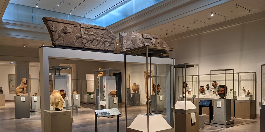 An image of an exhibit of the Ancient Near Eastern Collection at the Museum of Fine Arts