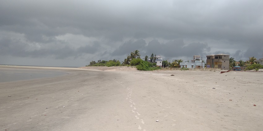 An image of a sand beach in Bakkhali, which is perfect for weekend trips from Kolkata.