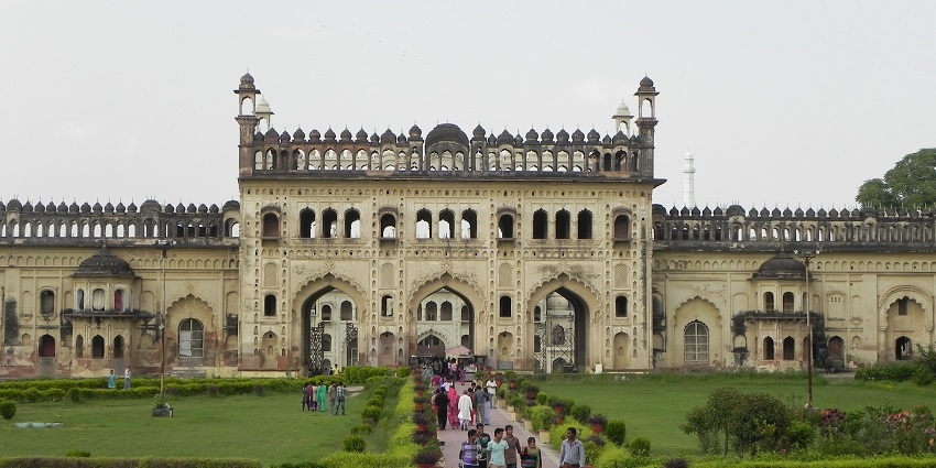 Lucknow travel guide takes you through the Grand historical monument, showcasing Mughal architecture and design.