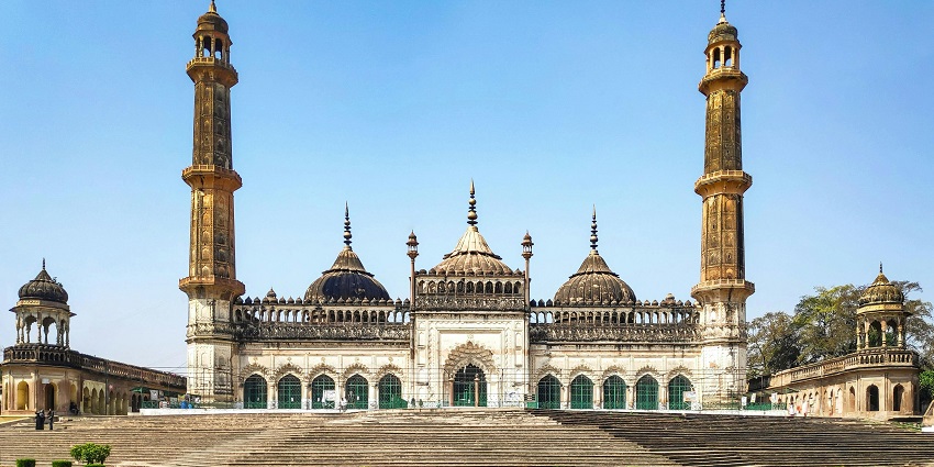witness an unforgettable view of Bara Imambar at night
