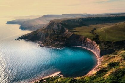 An image of one of the best beaches in England, showcasing the natural limestone arch.