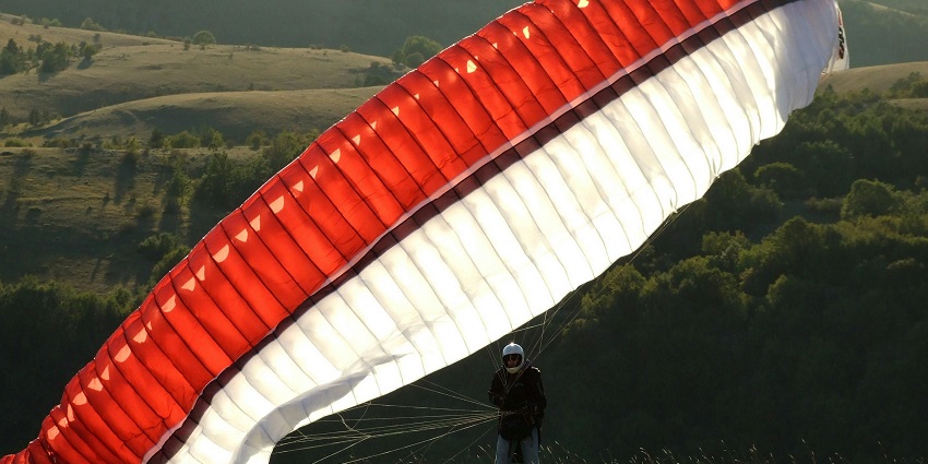 An image of large grasslands during summer at Sohna, a site paragliding in Gurgaon