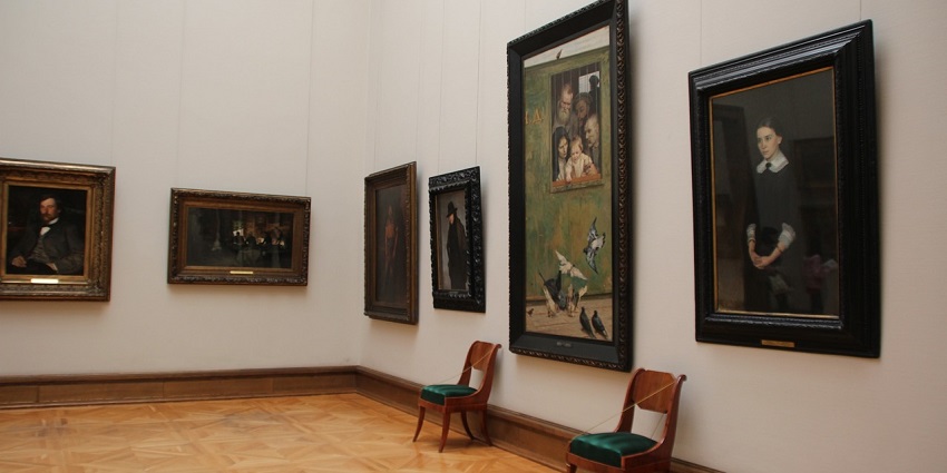 An image of the interior of a museum which looks similar to the Ed Gein Museum.