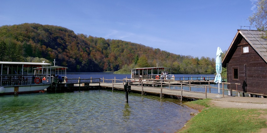 The best recommended seasons for visiting the national park are spring and Autumn.
