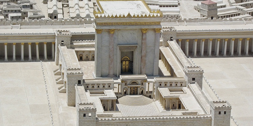 The best time to visit a Jewish temple in Israel is from March to May or September to November.
