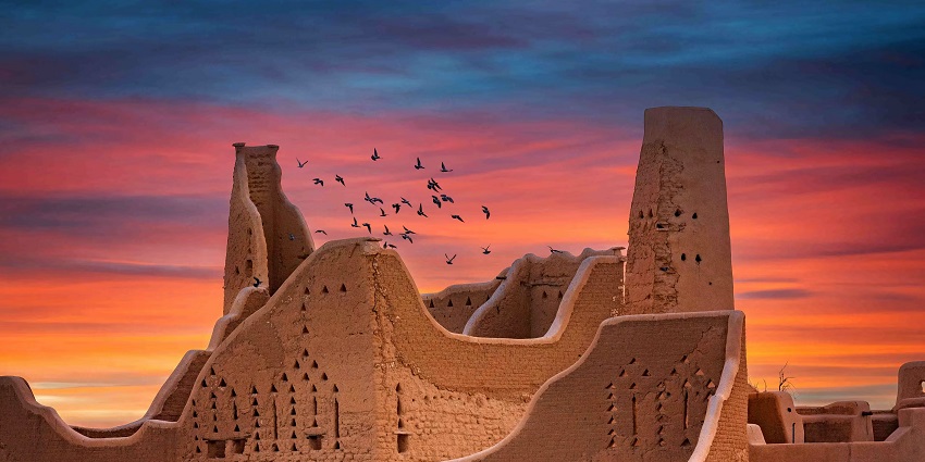 The best time to visit Khyber Fort is between October and March