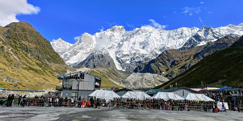 The Kedarnath Travel Guide provides information about the best time to visit for scenic views.