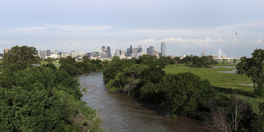 Pleasant weather in spring or fall for visiting the Dallas Museum of Art and nearby attractions.