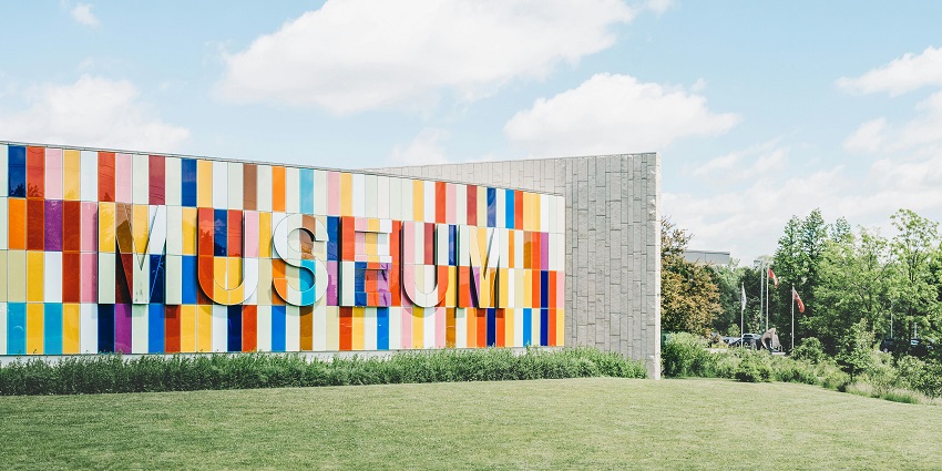 A view of pleasant weather during the winter season makes it ideal for museum visits.