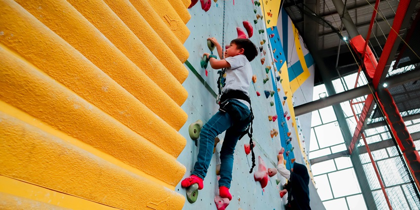 Discover your inner adventurer through rock climbing in Gurgaon, Haryana, India.
