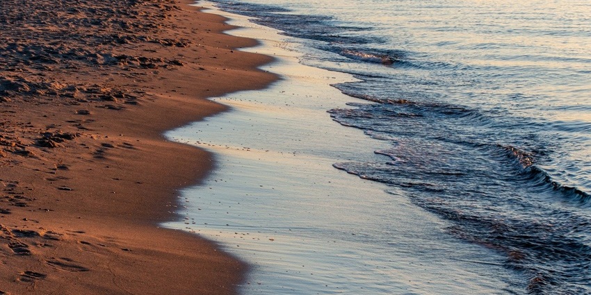 An image of a beach, a famous attraction in Iceland.