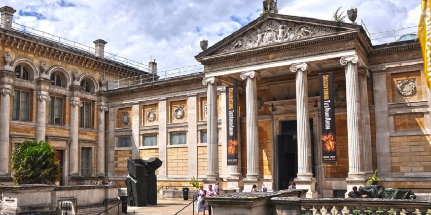 An image of the Ashmolean Museum, a famous place to visit in Oxford
