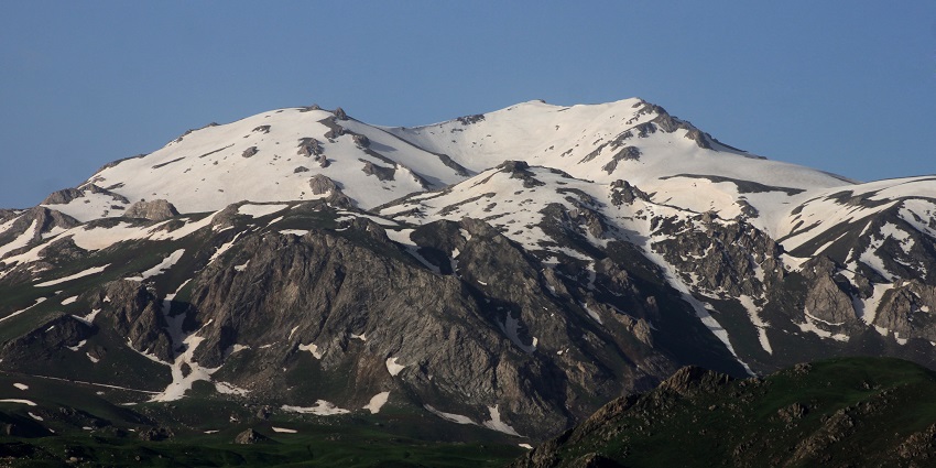 Turkey's serene snow-capped mountains showcasing winter's pristine white magnificence.