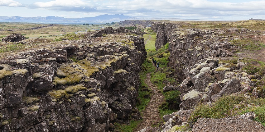 An image showing rugged rocky cliffs of the main destination.
