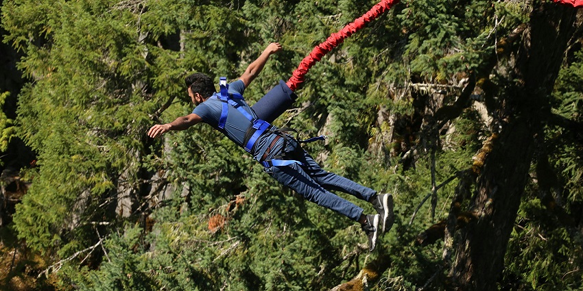 A man enjoying his free fall at Bhubaneshwar, a spot for Bungee Jumping in Odisha