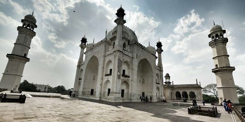 Image of the Bibi Ka Maqbara in the scenic spot of Maharashtra in India